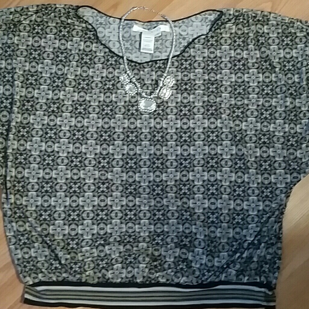 Stretchy geometric pattern top !